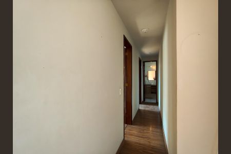 Corredor de apartamento para alugar com 2 quartos, 75m² em Grajaú, Rio de Janeiro