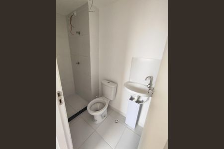 Banheiro de apartamento para alugar com 1 quarto, 27m² em Jardim Imperador (Zona Leste), São Paulo