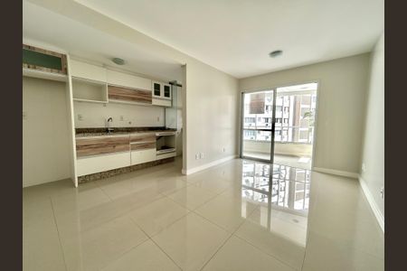 Sala de apartamento para alugar com 2 quartos, 67m² em Centro, Florianópolis