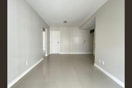 Sala de apartamento para alugar com 2 quartos, 67m² em Centro, Florianópolis