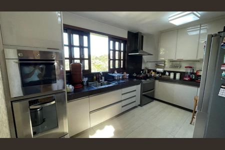 Casa de Condomínio à venda com 4 quartos, 400m² em Vile de Montagne, Nova Lima