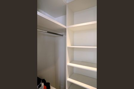 Closet da suíte de apartamento à venda com 2 quartos, 54m² em Pompéia, Belo Horizonte