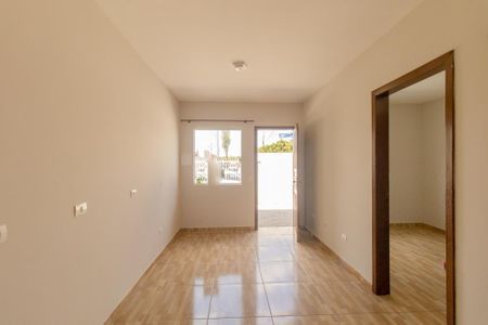 Sala/Cozinha de casa para alugar com 2 quartos, 42m² em Uberaba, Curitiba