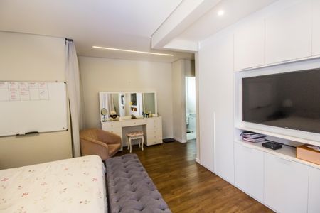 Suíte master de casa de condomínio à venda com 5 quartos, 450m² em Residencial Nove (alphaville), Santana de Parnaíba