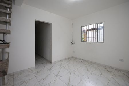 Sala de casa para alugar com 2 quartos, 56m² em Jardim Nadir, São Paulo