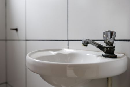 Lavabo de casa para alugar com 2 quartos, 56m² em Jardim Nadir, São Paulo