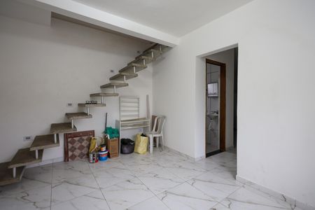 Sala de casa para alugar com 2 quartos, 56m² em Jardim Nadir, São Paulo