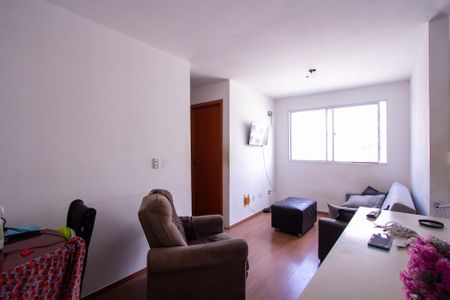 Sala de apartamento para alugar com 2 quartos, 45m² em Colubandê, São Gonçalo