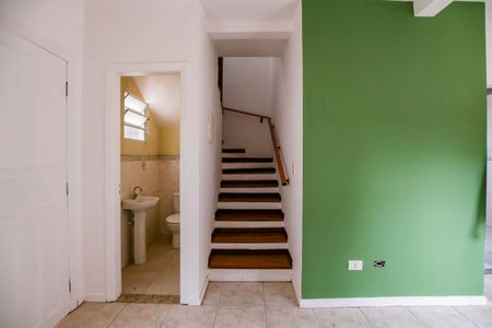 Sala de casa de condomínio para alugar com 2 quartos, 80m² em Jaguaré, São Paulo