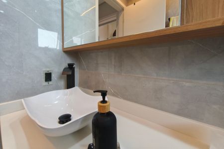 Banheiro de apartamento à venda com 2 quartos, 47m² em Cidade Satélite Íris, Campinas