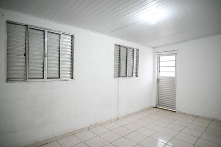 Quarto 2 de casa para alugar com 2 quartos, 60m² em Vila Liviero, São Paulo