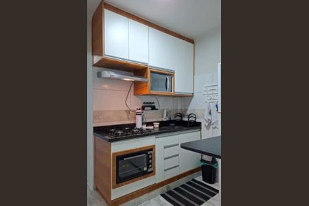 Cozinha de apartamento para alugar com 1 quarto, 37m² em Guilhermina, Praia Grande
