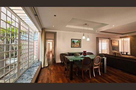 Casa para alugar com 3 quartos, 237m² em Jardim Santa Teresa, Jundiaí