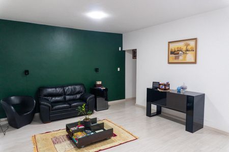 Casa para alugar com 3 quartos, 240m² em Vila Babilonia, São Paulo