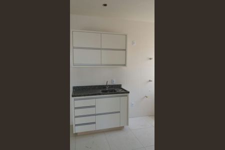 Cozinha de apartamento para alugar com 2 quartos, 58m² em Jardim Holanda, Uberlândia
