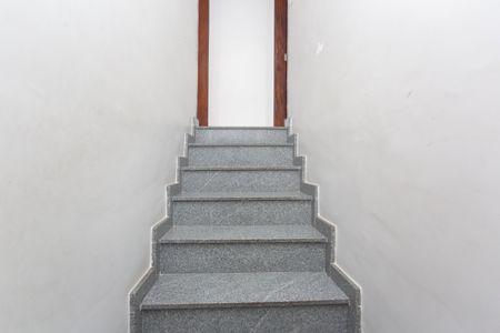 Escada de casa de condomínio à venda com 2 quartos, 75m² em Vila Carmosina, São Paulo