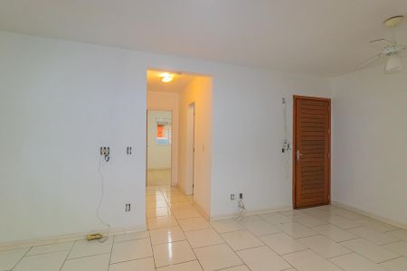 Sala de casa de condomínio para alugar com 2 quartos, 68m² em Olaria, Canoas