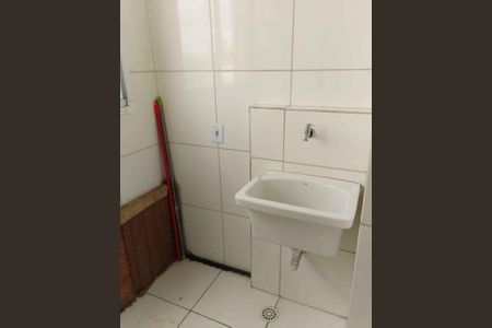 Área de serviço de apartamento para alugar com 2 quartos, 50m² em Jardim Sao Domingos, Guarulhos