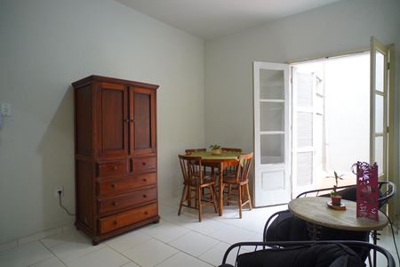 Sala de apartamento para alugar com 1 quarto, 40m² em Auxiliadora, Porto Alegre