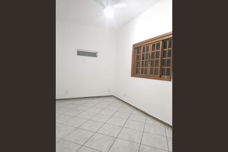 Sala de casa para alugar com 2 quartos, 100m² em Marechal Hermes, Rio de Janeiro