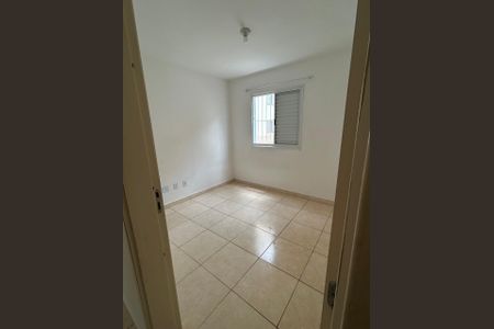Quarto de apartamento para alugar com 2 quartos, 24m² em Jardim Arco-Iris, Cotia