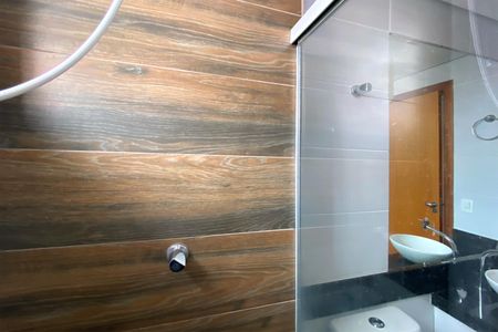 Banheiro de kitnet/studio para alugar com 1 quarto, 36m² em Ouro Preto, Belo Horizonte