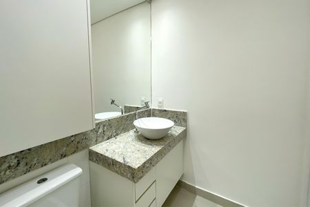 Banheiro de kitnet/studio para alugar com 1 quarto, 31m² em Paquetá, Belo Horizonte