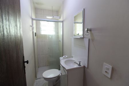 Banheiro de casa para alugar com 1 quarto, 35m² em Jardim Bonfiglioli, São Paulo