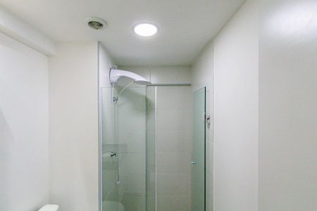 Banheiro de kitnet/studio para alugar com 1 quarto, 65m² em Perdizes, São Paulo