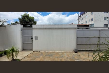 Vista sala de casa para alugar com 4 quartos, 201m² em Vl Recreio, Betim