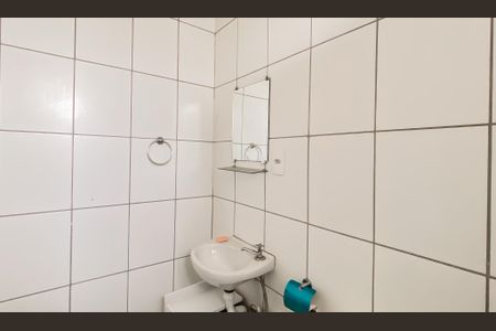 Banheiro de kitnet/studio para alugar com 1 quarto, 25m² em Vila Ré, São Paulo