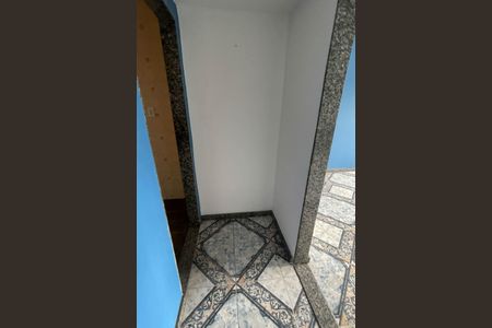 Corredor de apartamento para alugar com 2 quartos, 55m² em Jardim Vinte E Cinco de Agosto, Duque de Caxias