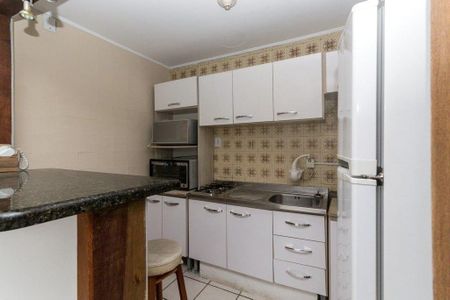 Cozinha de apartamento para alugar com 1 quarto, 30m² em Azenha, Porto Alegre