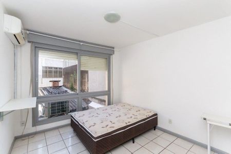 Quarto de apartamento para alugar com 1 quarto, 30m² em Azenha, Porto Alegre
