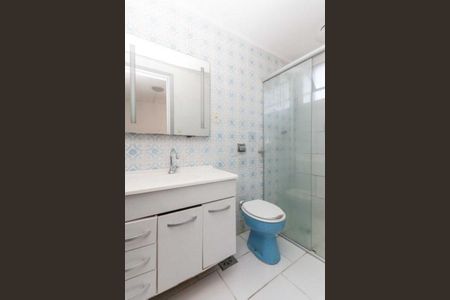 Banheiro de apartamento para alugar com 1 quarto, 30m² em Azenha, Porto Alegre