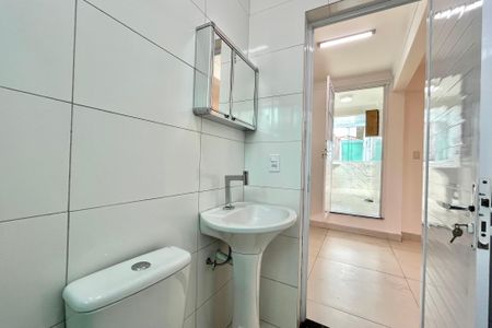 Banheiro de casa para alugar com 1 quarto, 45m² em Parque Jabaquara, São Paulo