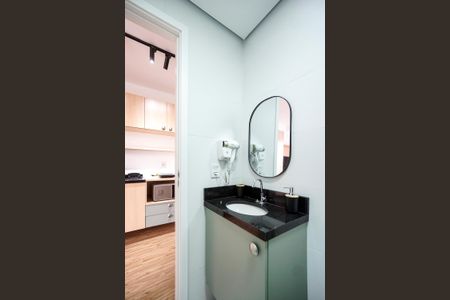 Banheiro de kitnet/studio para alugar com 1 quarto, 23m² em Vila Azevedo, São Paulo