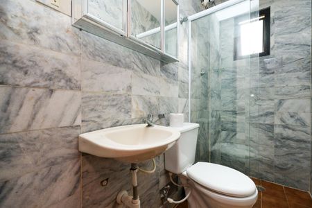 Banheiro de casa para alugar com 1 quarto, 40m² em Parque Pinheiros, Taboão da Serra