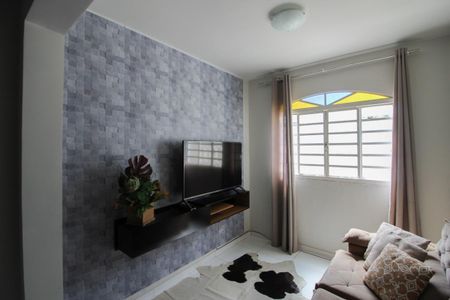 Sala de casa de condomínio à venda com 3 quartos, 80m² em Dona Clara, Belo Horizonte