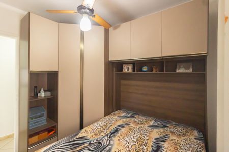 Quarto 1 de apartamento para alugar com 2 quartos, 49m² em Vila Carmosina, São Paulo