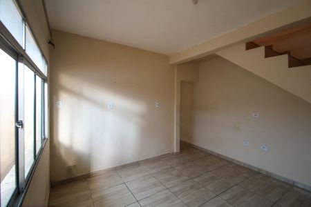 Sala de casa para alugar com 4 quartos, 125m² em Parque Santa Madalena, São Paulo