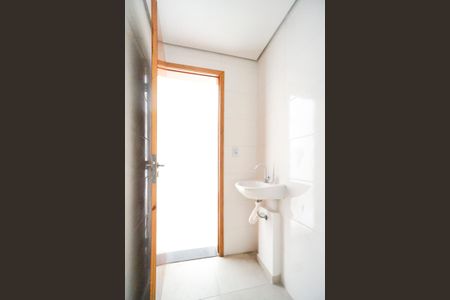 Banheiro de apartamento para alugar com 1 quarto, 27m² em Vila Carrão, São Paulo