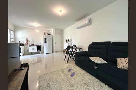 Sala de apartamento para alugar com 2 quartos, 63m² em Pantanal, Florianópolis
