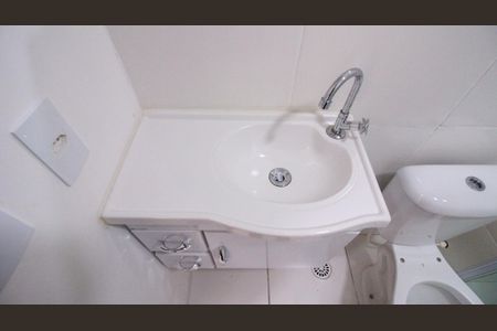 Banheiro de kitnet/studio para alugar com 1 quarto, 32m² em Vila Ema, São Paulo