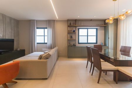 Sala de casa de condomínio para alugar com 4 quartos, 300m² em Jardim Rodeio, Mogi das Cruzes