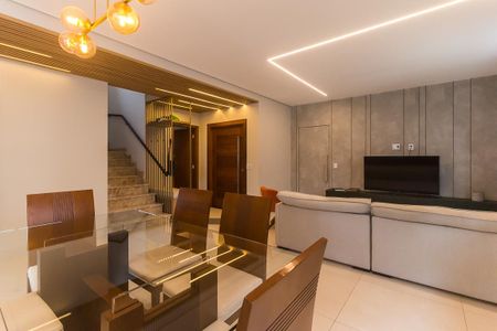 Sala de casa de condomínio para alugar com 4 quartos, 300m² em Jardim Rodeio, Mogi das Cruzes