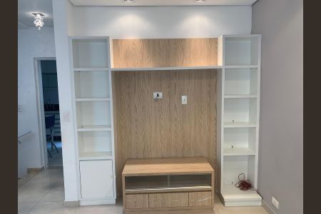 Sala de casa de condomínio à venda com 2 quartos, 123m² em Jardim Santa Ines, São Paulo