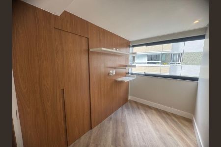 Quarto de apartamento para alugar com 2 quartos, 68m² em Alphaville I, Salvador