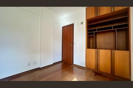 Quarto de apartamento para alugar com 3 quartos, 95m² em Buritis, Belo Horizonte