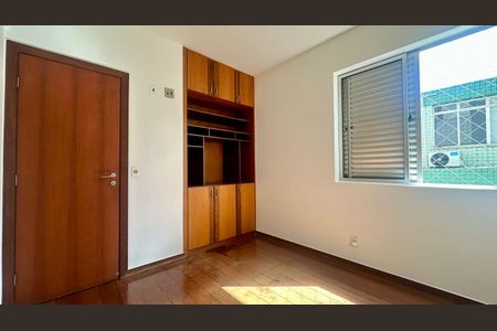 Quarto de apartamento para alugar com 3 quartos, 95m² em Buritis, Belo Horizonte